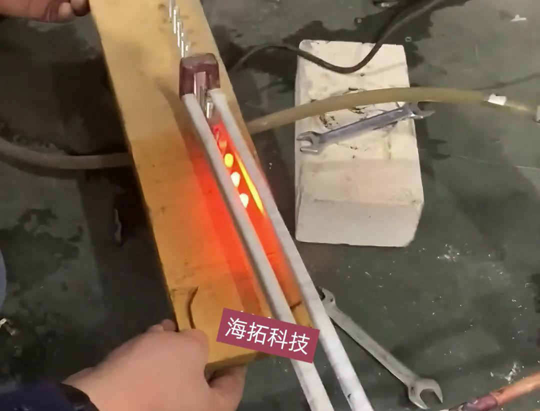 6mm端頭在線退火，采用高頻加熱機(jī)配合自動(dòng)輸送帶實(shí)現(xiàn)均勻加熱退火