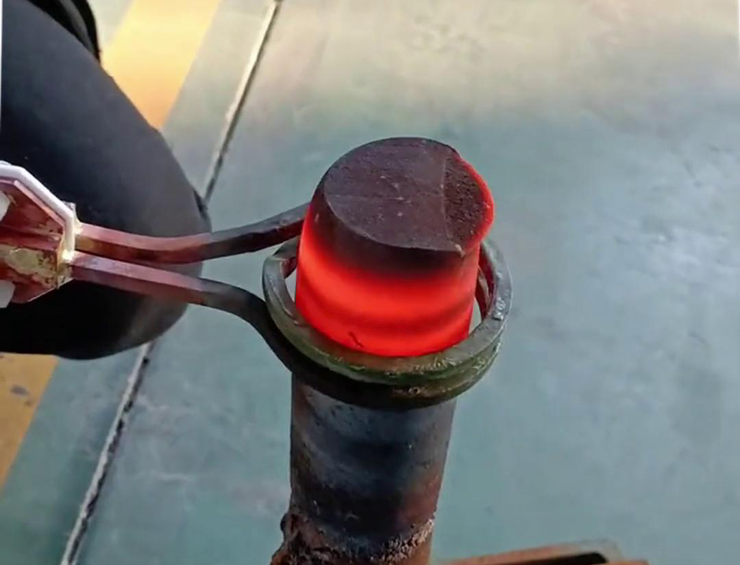 海拓手持式高頻加熱機(jī)，加熱實(shí)心棒料真有一手！