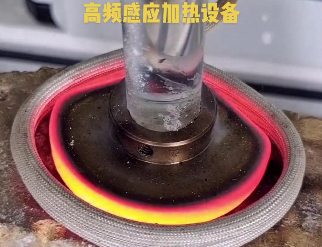 高頻焊機焊接因其高效、高質(zhì)量、環(huán)保、操作簡便和適應(yīng)性強等優(yōu)點，被廣泛應(yīng)用于各個行業(yè)