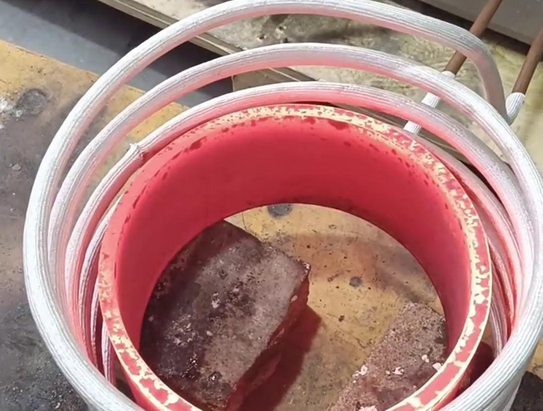 創(chuàng)新科技，加熱不再漫長等待，250mm 鋼管超音頻加熱瞬間搞定，高效節(jié)能，讓加熱變得更簡單